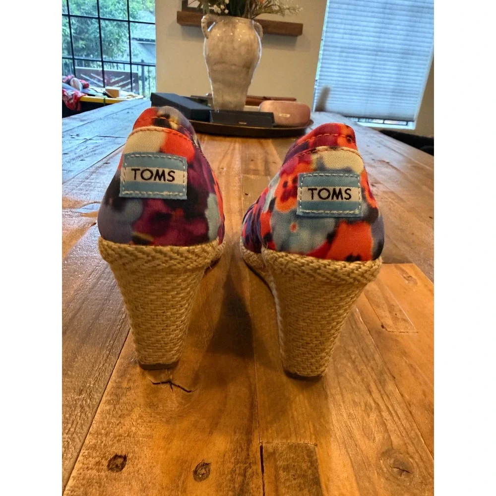 TOMS Calypso Floral Canvas Wedge Sandals Multi Color Peep Toe Espadrilles W 8.5